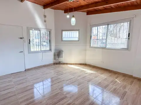 Depto Tipo Casa en Alquiler de 3 ambientes