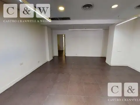 Excelente local comercial desarrollado en Subsuelo y Planta Baja