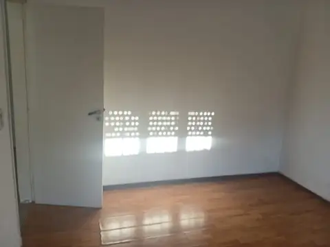 Casa en Alquiler con 1 cochera