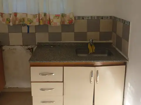Casa 2 ambientes con 1 baño