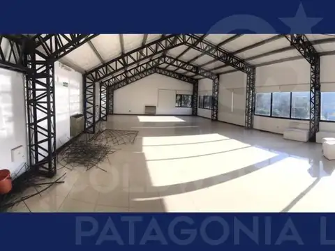 ALQUILER Local comercial 140m2, "PASEO BARREIRO", Tres cerros, Villa la angostura.