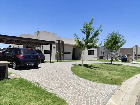 Casa en Alquiler en Loma Verde, USD 4.600