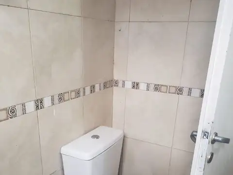 Casa 5 ambientes con 1 baño