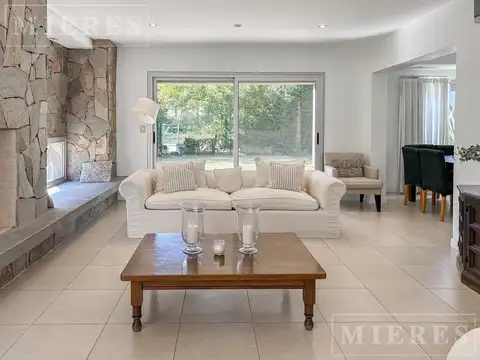 Casa 5 ambientes con 3 baños