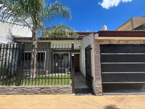 VENTA CASA 5 AMBIENTES RAMOS MEJÍA CON PISCINA