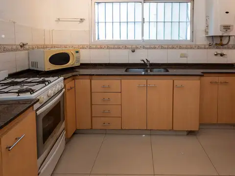 Depto Tipo Casa en Venta en Parque Chacabuco, USD 180.000