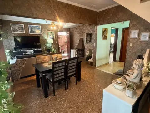 Depto Tipo Casa 6 ambientes con 2 baños
