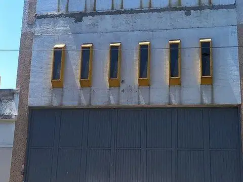 GALPÓN ALQUILER FLORES DE 780m² SIN COLUMNAS