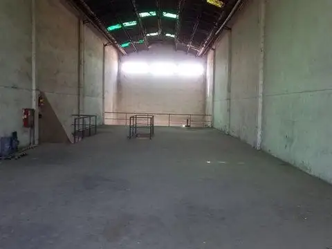 GALPÓN ALQUILER FLORES DE 780m² SIN COLUMNAS