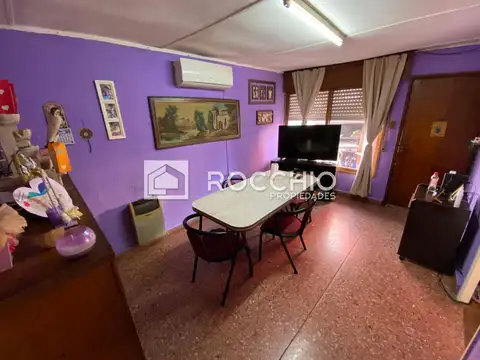 Casa 6 ambientes con 2 baños