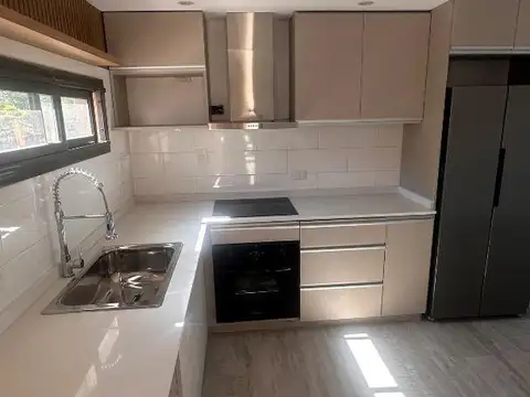 Del Mangrullo 1200, Piso 1