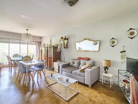 Venta Departamento 4 ambientes c/balcón al frente c/dependencia - Piso alto - Floresta