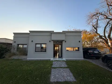 Casa en Venta en Pilar del Este - Santa Elena, USD 225.000