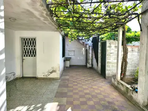 Casa venta de 6 ambientes en Berazategui