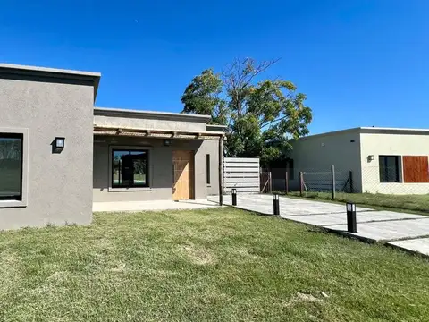Casa 4 ambientes con 2 baños