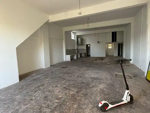 Galpón con vivienda en alquiler sobre Panamericana km.50, Escobar