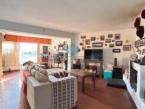 VENTA – CASA CON PILETA Y QUINCHO- EXCELENTE VISTA- ASCOCHINGA