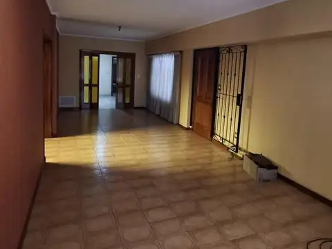 Casa en Venta en Berazategui, USD 450.000
