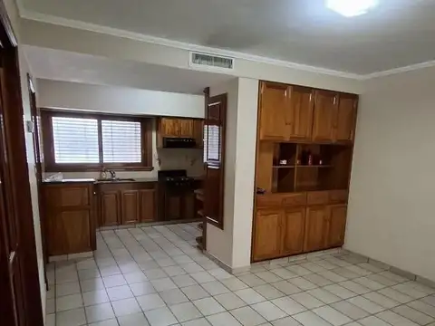 Chalet de categoría de 6 amb. con quincho en venta | Berazategui Centro