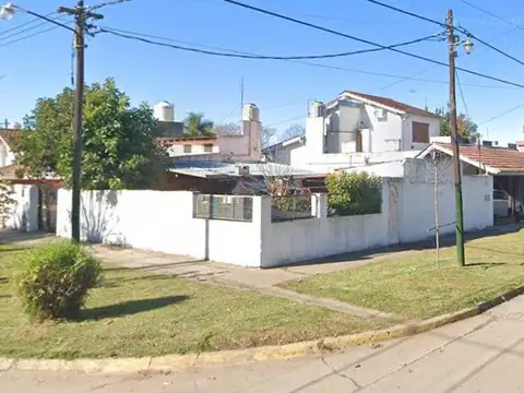 Casa en venta en Longchamps, excelente Ubicación, a solo 5 cuadras de la estacion