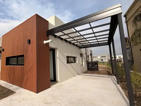 Casa 4 ambientes con 2 baños