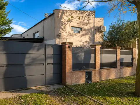 CASA EN VENTA LA PLATA 2 DORMITORIOS