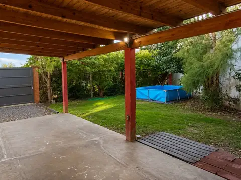 CASA EN VENTA LA PLATA 2 DORMITORIOS