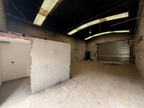 Alquiler Galpon 230m2 Totales, a metros de Avenida Marquez.