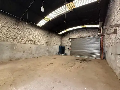 Alquiler Galpon 230m2 Totales, a metros de Avenida Marquez. 