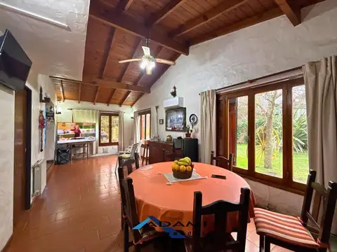 Casa en Venta con 2 cocheras