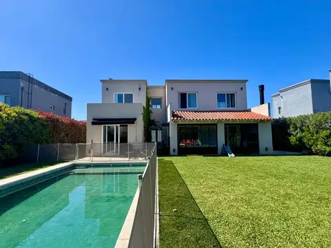 Casa en VISTAS, LOTE 700 mts PUERTOS DEL LAGO