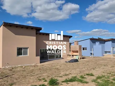 Casa a estrenar en Loma Verde