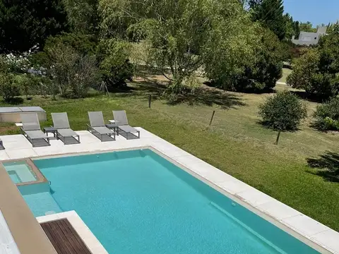 Casa 10 ambientes con 8 baños