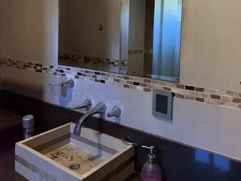 Casa en Venta con 3 cocheras