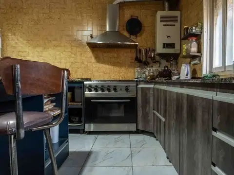 Casa 6 ambientes con 1 baño