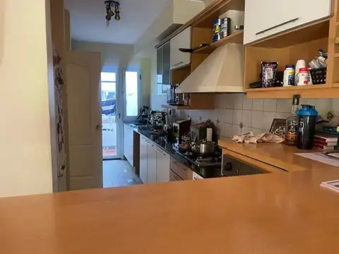 Casa en Alquiler con 3 cocheras