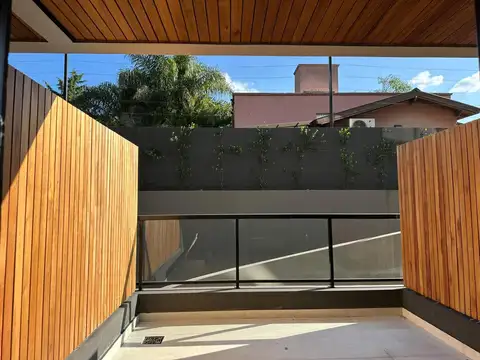 AIVI I - PARQUE LELOIR : A ESTRENAR : MONOAMBIENTE CON PATIO