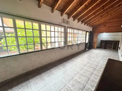 ACEPTA PERMUTA CASA EN CASEROS NORTE C/COCHERA, PATIO Y TERRAZA 