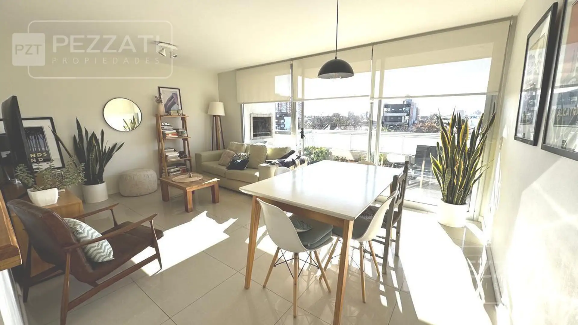 Departamento en venta. Zona complejo universitario. Contrafrente con balcòn terraza. Muy luminoso