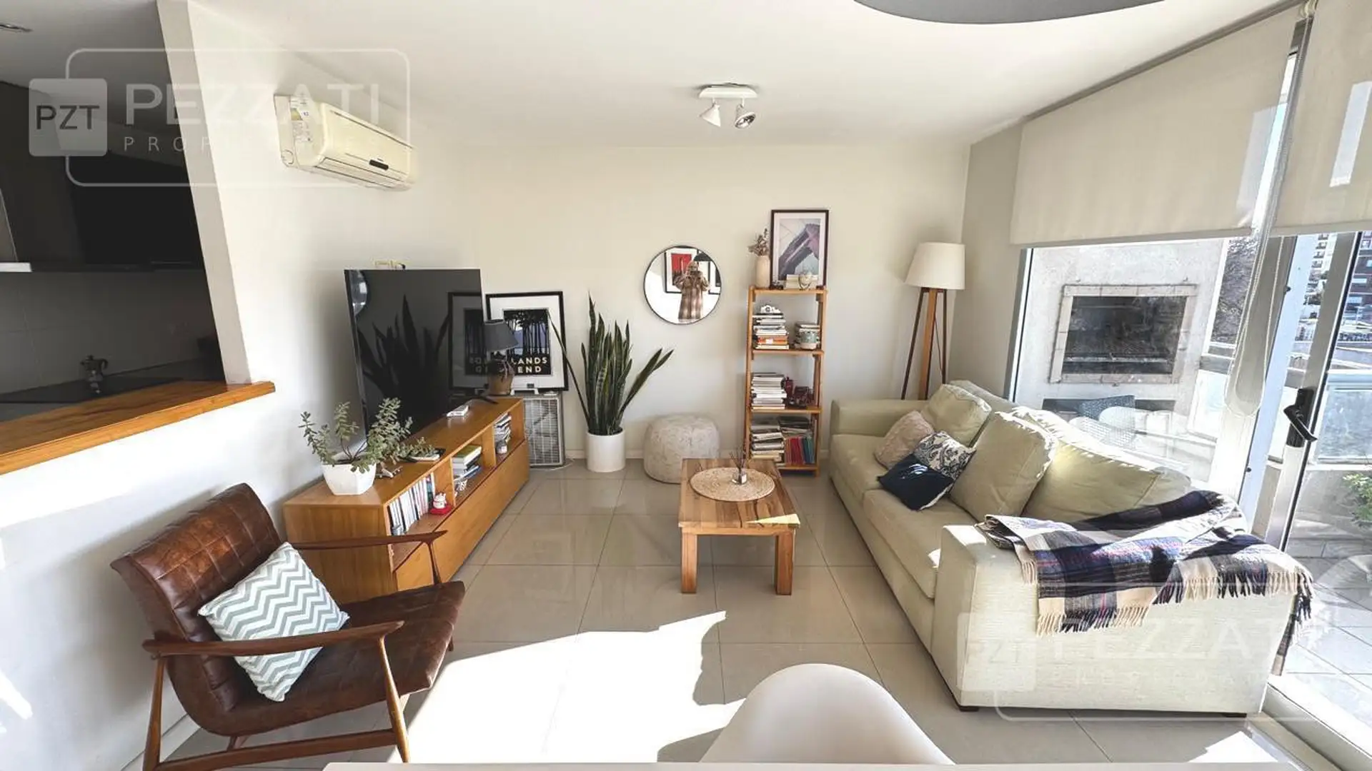 Departamento en venta. Zona complejo universitario. Contrafrente con balcòn terraza. Muy luminoso