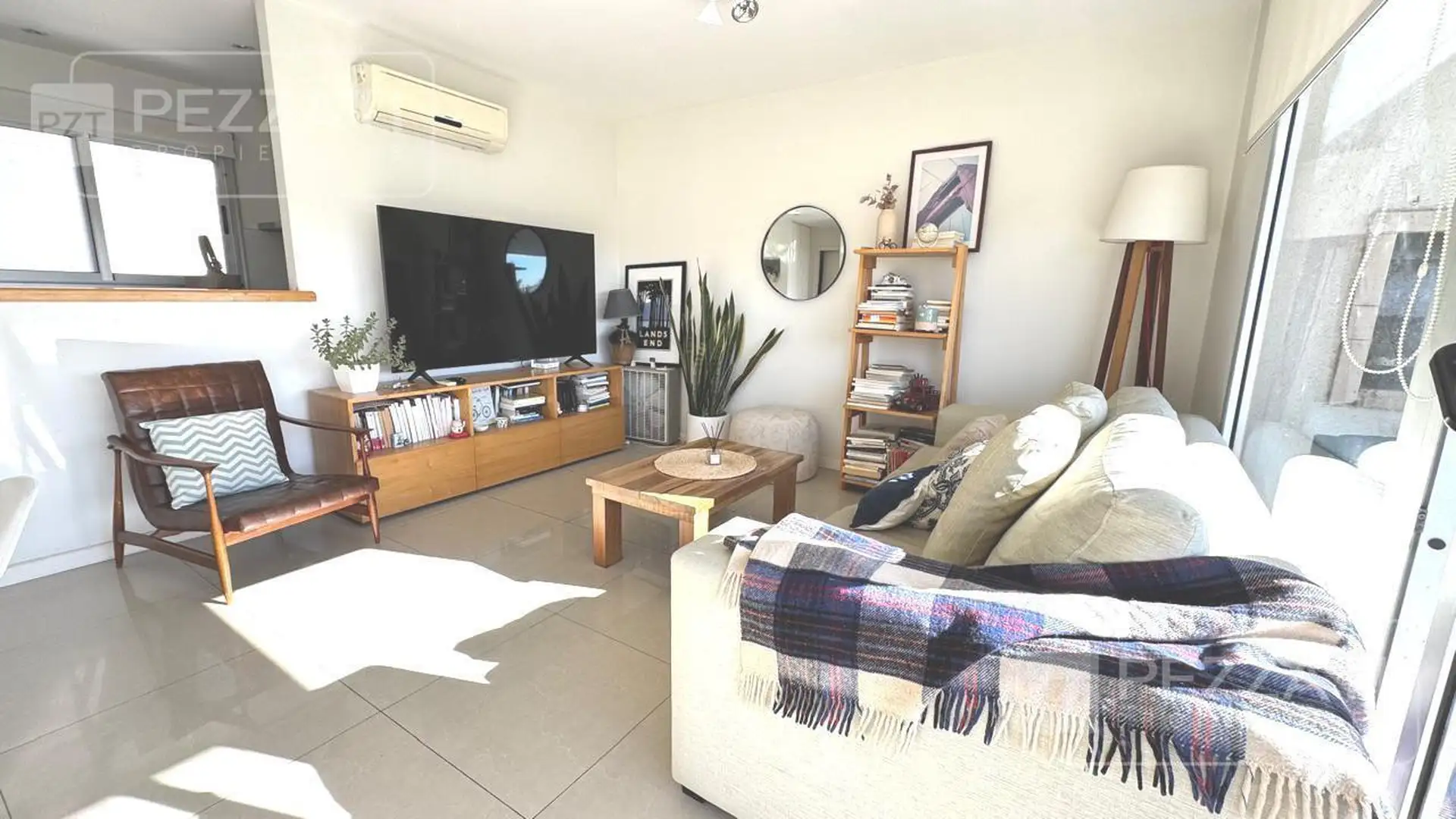 Departamento en venta. Zona complejo universitario. Contrafrente con balcòn terraza. Muy luminoso