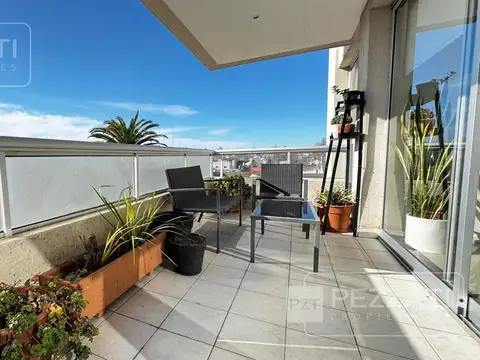 Departamento en venta. Zona complejo universitario. Contrafrente con balcòn terraza. Muy luminoso