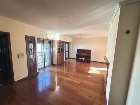 Venta de departamento de 5 ambientes en Quilmes Centro