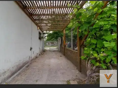 Casa 4 ambientes con 1 baño