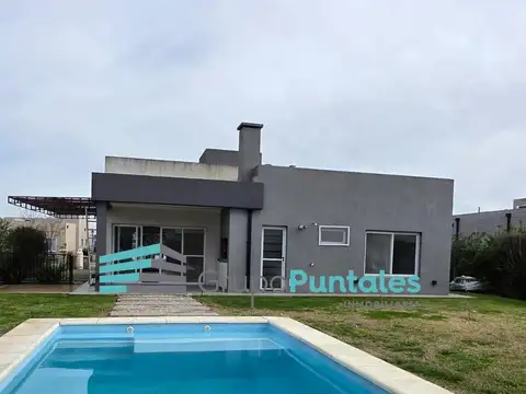 Casa en  una planta en Barrio San Felipe Canning con piscina