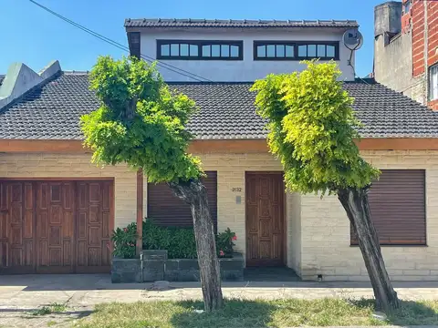 CASA 4 AMBIENTES EN VILLA LUZURIAGA