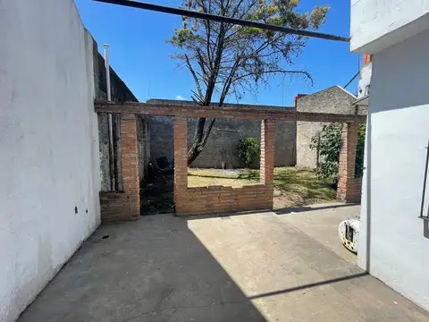 CASA 4 AMBIENTES EN VILLA LUZURIAGA