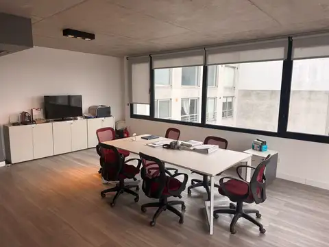 Alquiler Oficina en DOME Esquinero de 60m2 Piso Alto. Atipica y Unica