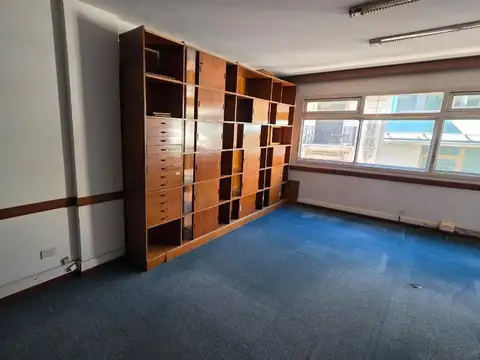 Oficina 6 ambientes con 1 baño