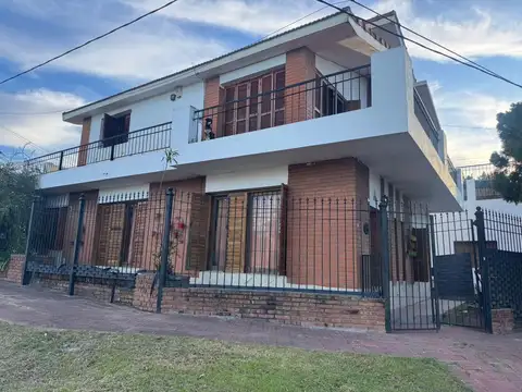 AMPLIA CASA EN VENTA!